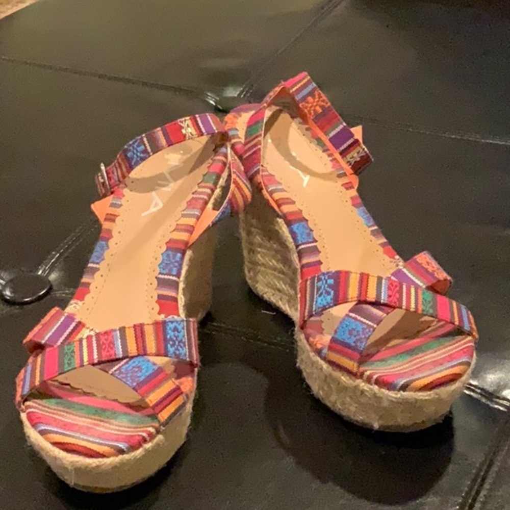Fabric woven wedge sandals by MIA